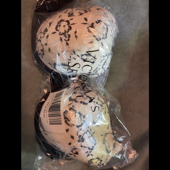 COPY - Victoria Secrets Bra - Picture 1 of 2